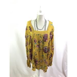 St. John's Bay Blouse Yellow Floral Medium